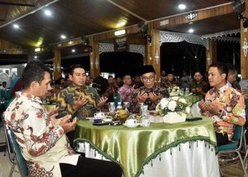 Bupati Batanghari di malam pisah sambut Kajari Batanghari (poto hms)