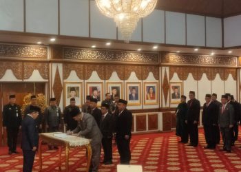 Gubernur Jambi Al Haris saat melantik pejabat eselon III Pemprov Jambi(poto hms-g12)