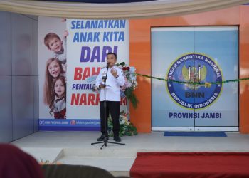 Gubernir Jambi Al Haris(Poto Richi-,G12)
