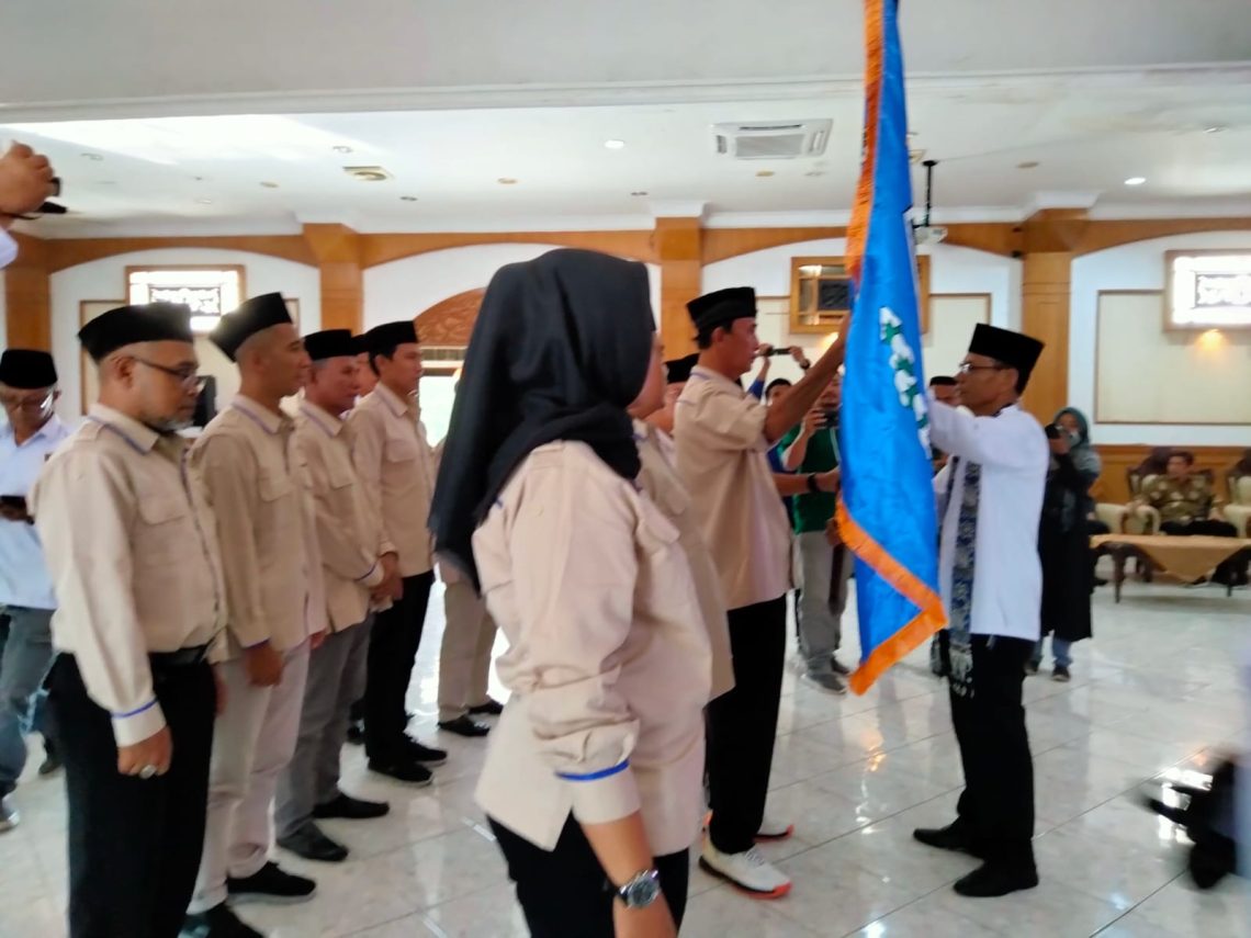 Ketua PWI Provinsi Jambi, HR Ridwan Agus Depati saat melantik pengurus PWI Muaro Jambi(Poto ist)