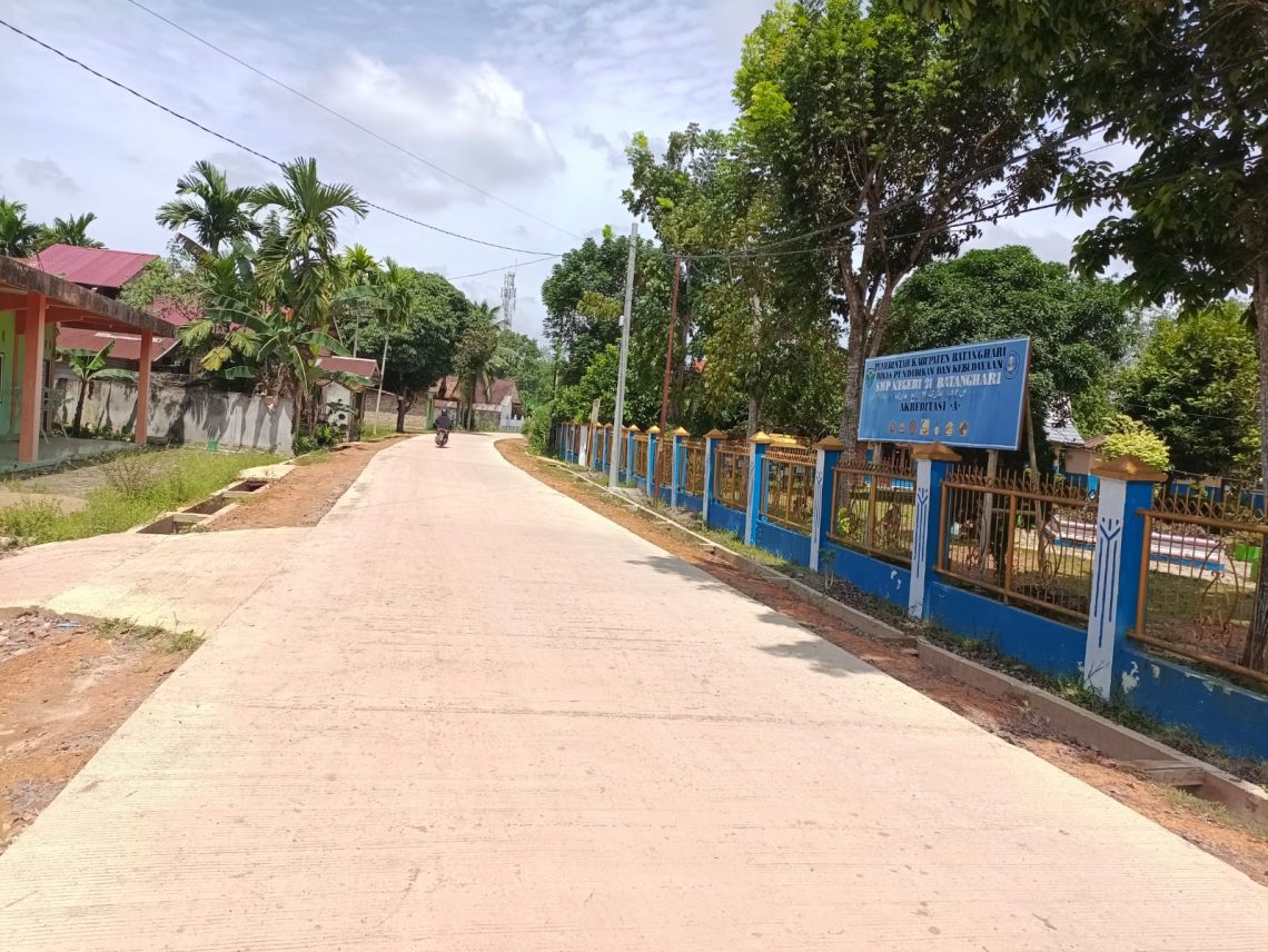 Jalan menuju SMPN 21 Batanghari, yang sudah selesai dikerjakan(Poto Herlas G12)