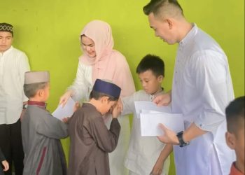 Founder Mallica Glow Indonesia berikan bantuan kepada anak anak rumah asuhan umi ikhlas (Poto ist,G12)