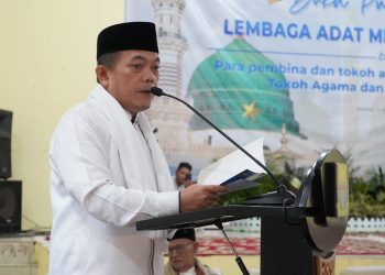 Gubernur Jambi Al Haris, beri sambutan d buka bersama LAM(Poto Rrichi)