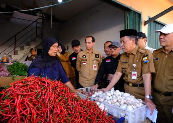 Wagub Abdullah Sani saat sidak Pasar Angso Duo,(Poto ist)