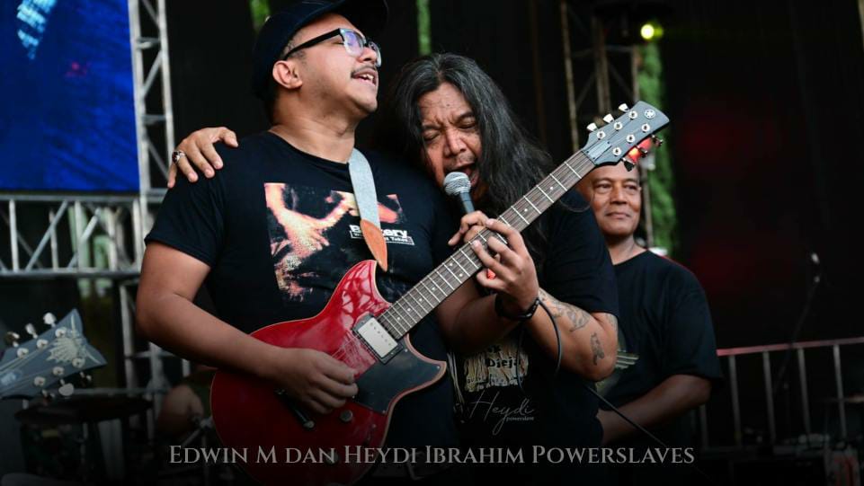 Savaz Band dan Edwin M saat tampil di Kota Bandung(foto Ist G12)