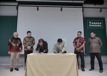 Bupati Fadhil Arief saat teken Naskah Kerjasama dengan Tanoto di Jakarta(Poto Hms)