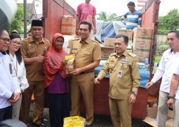 Gubernur Jambi Al Haris bersama Bupati Batang Hari M Fadhil Arief dalam acara launching GPM(Poto Supri G12)