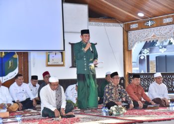 Bupati Fadhil Arief dalam sambutan dinserambi rumah dinas(Poto Ist)