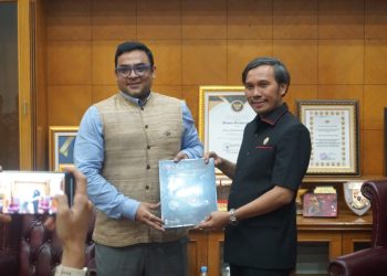 Ketua DPRD Jambi bersama Konsulat India(Poto Ist)