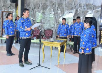 Bupati Fadhil Arief saat ambil sumpah jabatan(Poto Hms)