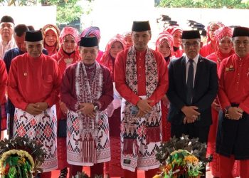 Ketua DPRD Provinsi Jambi Bersama Gubernur Jambi di HUT TEBO ke 24(Poto Hms, G12)