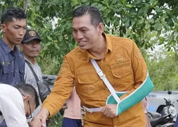 Bupati Batang Hari disambut Warga Desa Pematang V Suku(poto hms G12)