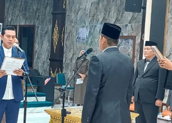 Bupati Batang Hari saat ambil sumpah jabatan Direktur Perumda(poto hms G-12)