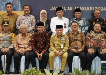 Gubernur Jambi Dr. H. Al Haris, S.Sos. MH saat menghadiri Serah Terima Jabatan (Sertijab) Kepala Perwakilan Badan Pemeriksa Keuangan (BPK) Perwakilan Provinsi Jambi. (Gambar: Diskominfo Provinsi Jambi)