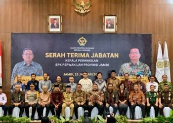 Ketua DPRD Provinsi Jambi, Edi Purwanto saat menghadiri serah terima jabatan Kepala BPK Perwakilan Jambi. (Gambar: Humas DPRD Provinsi Jambi)