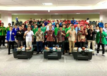 Ketua DPRD Jambi, Edi Purwanto saat jadi pembicara di Rakorwil Dema PTKIN se Indonesia Wilayah Sumatera 1