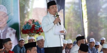 Gubernur Jambi, Dr. H. Al Haris, S.Sos, MH., saat menghadiri Haul dan Halal Bihalal bersama masyarakat Tanjung Raden. (Gambar: Erict Sutriedi)