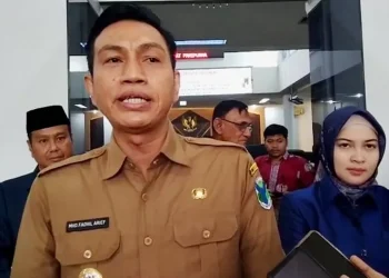 Bupati Fadhil Arief Usai Menghadiri Rapat Paripurna DPRD Batang Hari( Poto G12-kjk)